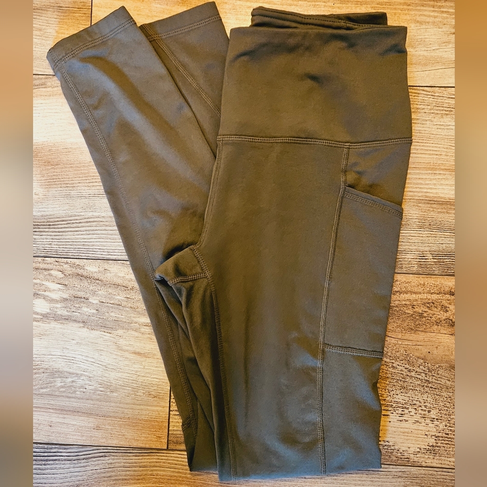 Reebok size small leggings. Olive green EUC